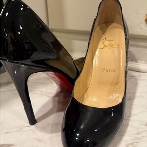 Christian Louboutin Round Toe Pumps - Patent calf leather - Ultra black 38.5